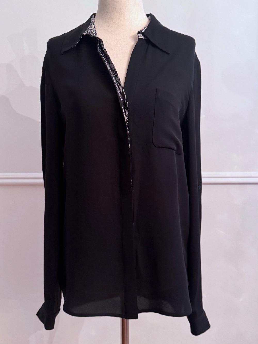 Diane von Furstenberg Silk Black Print Trim Button Down Blouse Sz 4